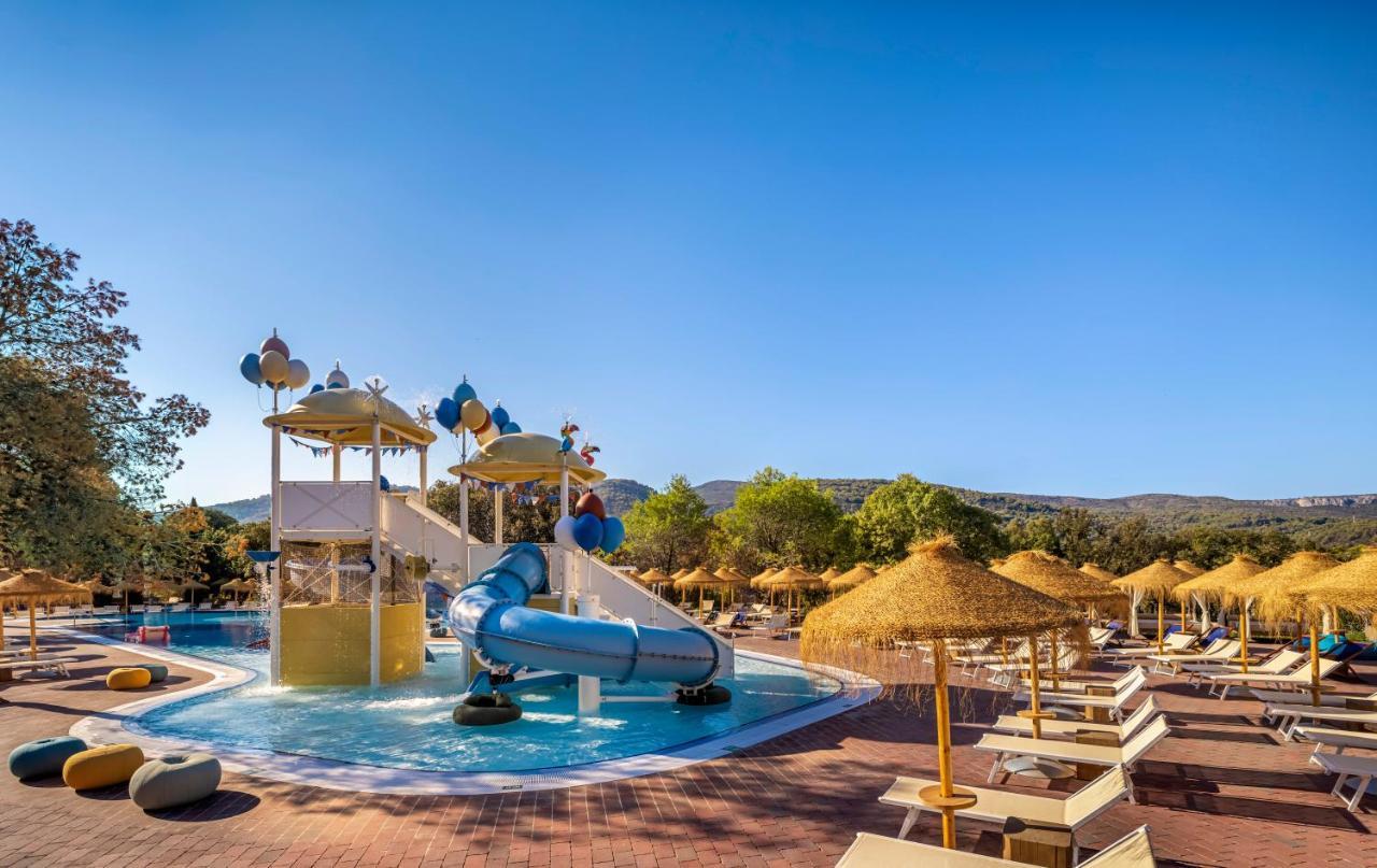 Valamar Amicor Resort Stari Grad  Kültér fotó