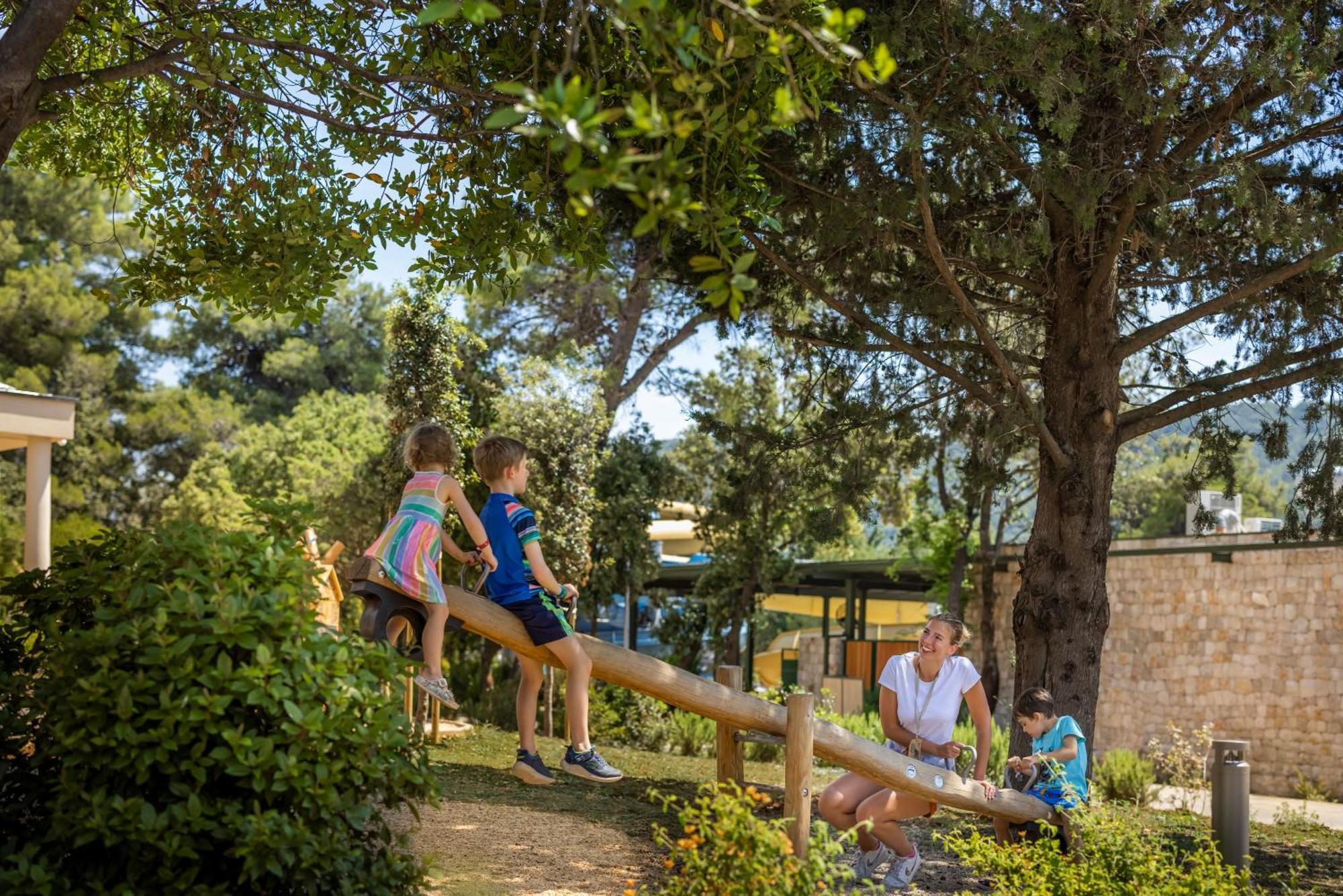 Valamar Amicor Resort Stari Grad  Kültér fotó