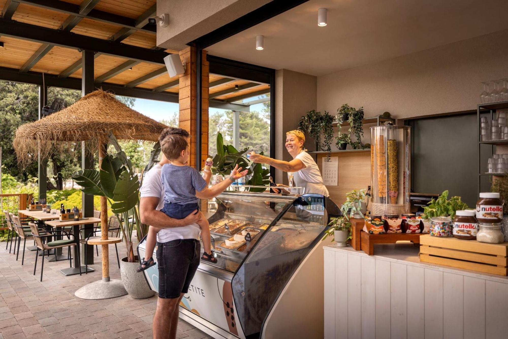 Valamar Amicor Resort Stari Grad  Kültér fotó
