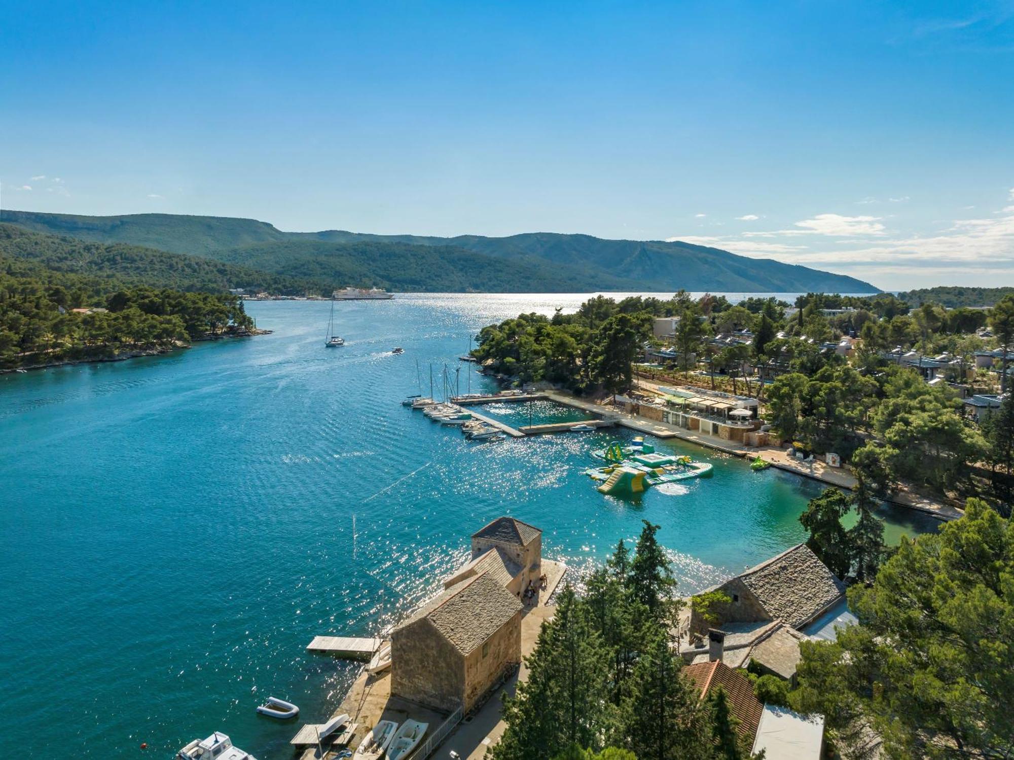 Valamar Amicor Resort Stari Grad  Kültér fotó